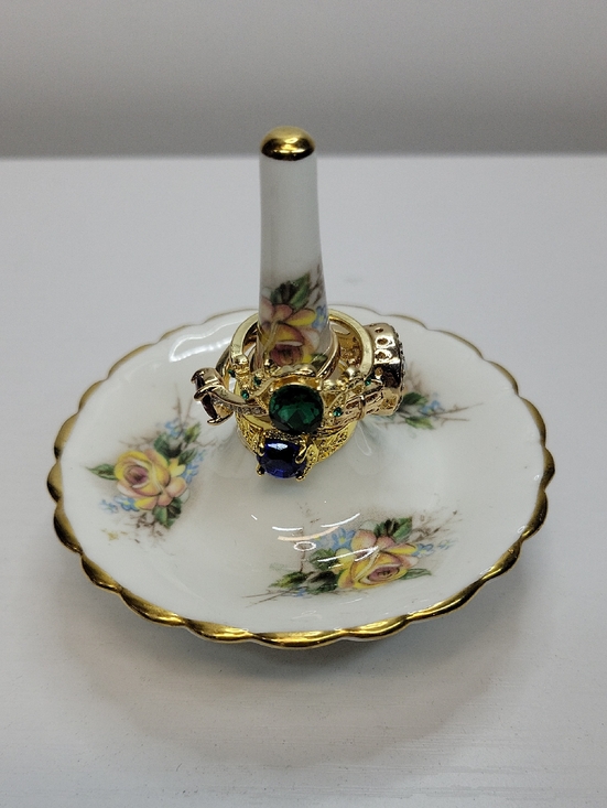 Jewelry - Bone China Ring Holder Dish with Sz 8 Rings